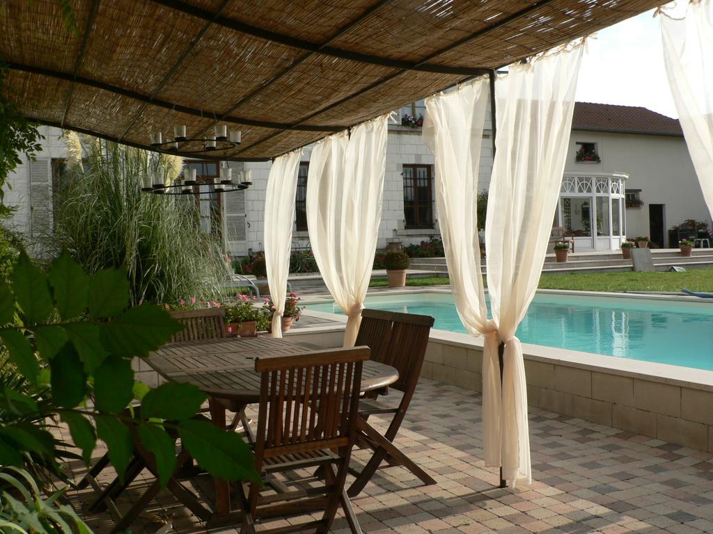 فندق شالو أو شُمْبانيِفي  Entre Cour Et Jardin المظهر الخارجي الصورة